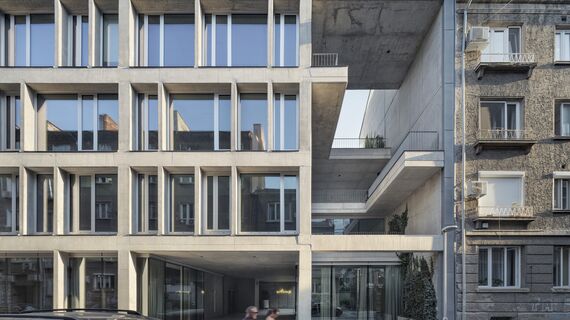 ConceptSystem 77 Ramen, ConceptPatio 155 Schuifsystemen, SlimPatio 68 Schuifsystemen, MasterLine 8 Deuren en ConceptWall 50 Structureel geklemd Vliesgevels - MIR Office Building gelegen in Sofia, Bulgarije