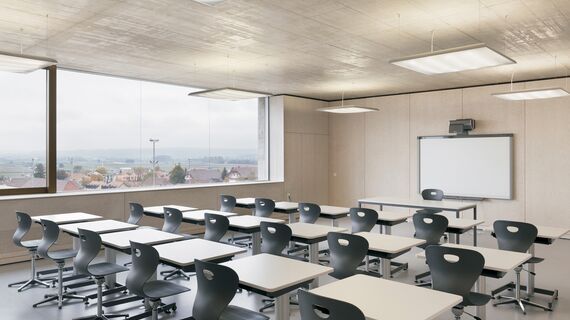 CS 86-HI (c) Geannuleerde systemen en ConceptWall 50-HI Vliesgevels - School extension Kerzers gelegen inZwitserland
