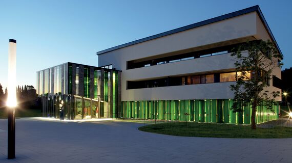 BriseSoleil 100 Zonwering - Community centre Breitenwang Community Centre gelegen in Breitenwang, Oostenrijk