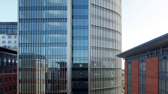 ConceptWall 50 Vliesgevels, Vision 50 Deuren, ConceptSystem 68 Ramen, ConceptWall 60 Vliesgevels en ConceptSystem 68 Deuren - Office building Eleven Brindleyplace gelegen in Birmingham, Verenigd Koninkrijk