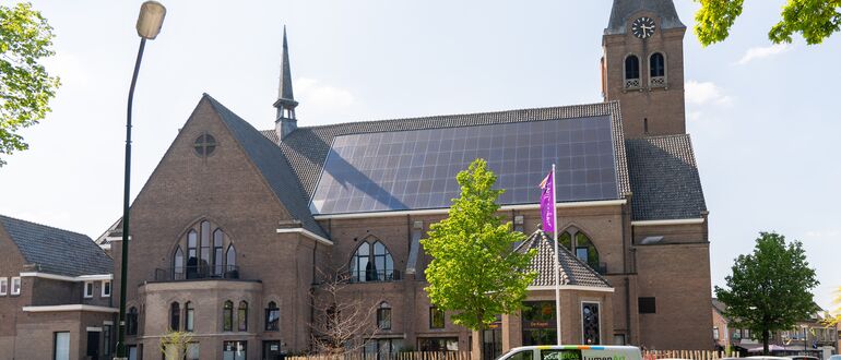 ConceptSystem 77 Ramen, ConceptSystem 77 Deuren en SlimLine 38 Cubic Ramen - Boschwegsekerk: toogramen knipogen naar verleden gelegen in Schijndel, Nederland