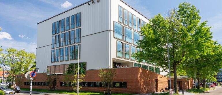 SlimLine 38 Ramen, MasterLine 8 Ramen, HiFinity Schuifsystemen, SlimLine 38 Cubic Ramen en MasterLine 8 Ventilatievleugel Ramen - GGD Gelderland-Zuid gelegen in Nijmegen, Nederland